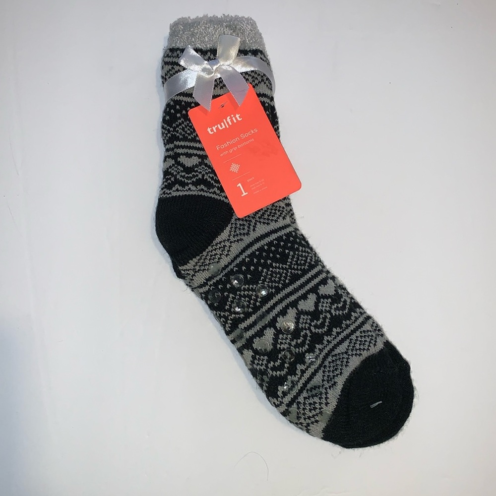 NWT TRU FIT HEART FAIR ISLE COZY SOCKS WITH GRIPPY BOTTOMS